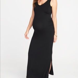 Sleeveless maternity maxi dress